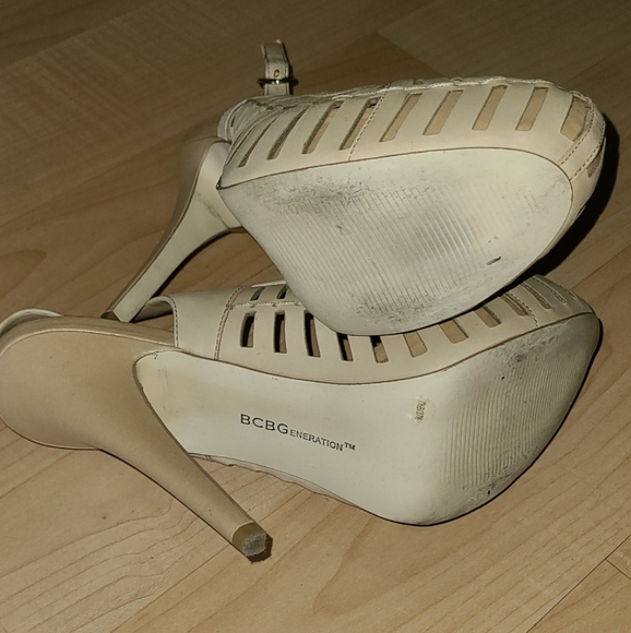 Heels - Picture 2 of 3